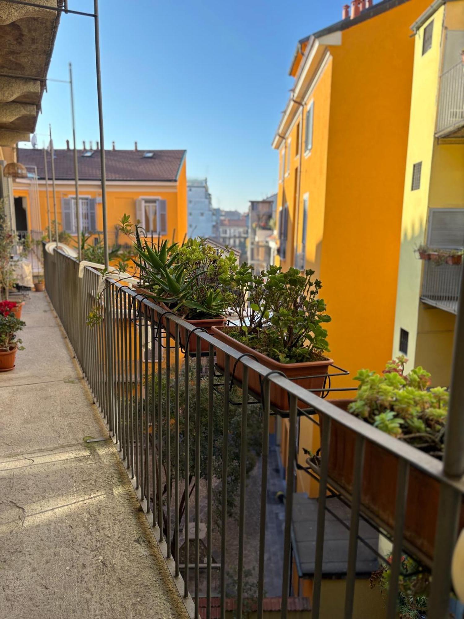 La Vecchia Milano-les Nubles Vannucci - Il Ballatoio E Il Cortile Milán