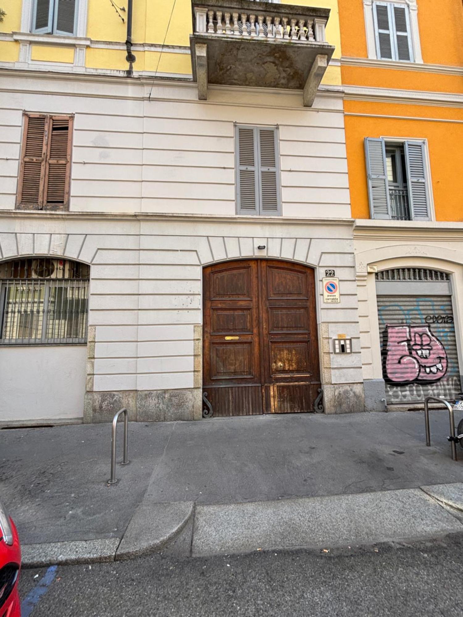 La Vecchia Milano-les Nubles Vannucci - Il Ballatoio E Il Cortile Milán